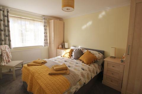 12 Abbeyfields Close, Netley Abbey, Southampton, SO31 5GR