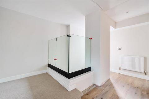 1 bedroom flat for sale, High Street, Ewell, Epsom