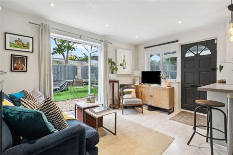 2 bedroom end of terrace house for sale, St. Peter's Close, London, SW17