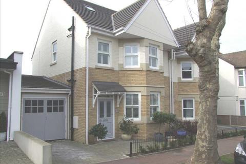 4 bedroom semi-detached house to rent, Leigh on Sea SS9