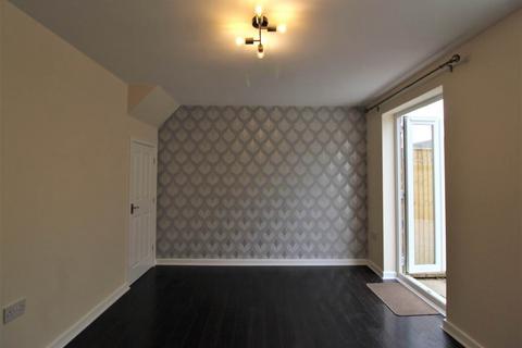 3 bedroom end of terrace house to rent, Bracken Court, Kendray, Barnsley