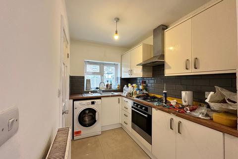 4 bedroom terraced house to rent, ILFORD, IG1