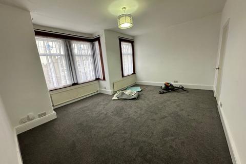 4 bedroom terraced house to rent, ILFORD, IG1