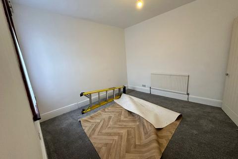 4 bedroom terraced house to rent, ILFORD, IG1