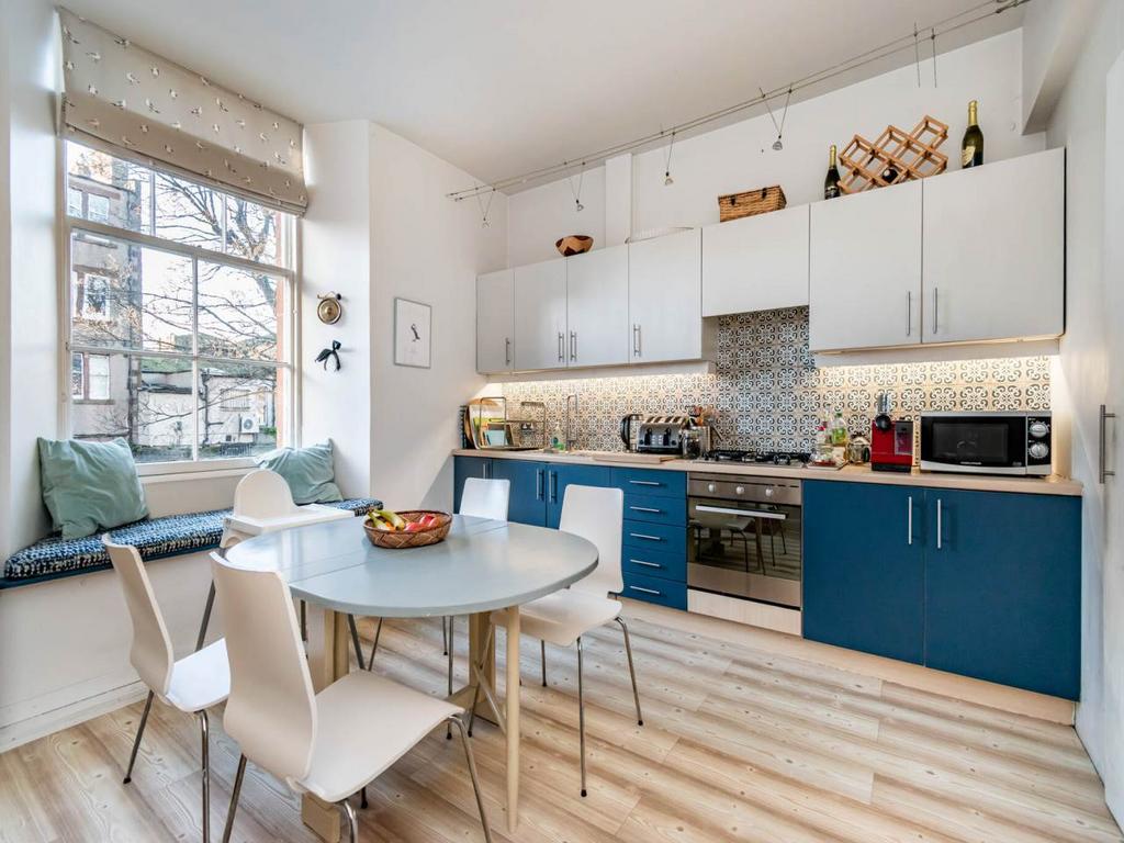 61431 8 C-3-Bath St-00