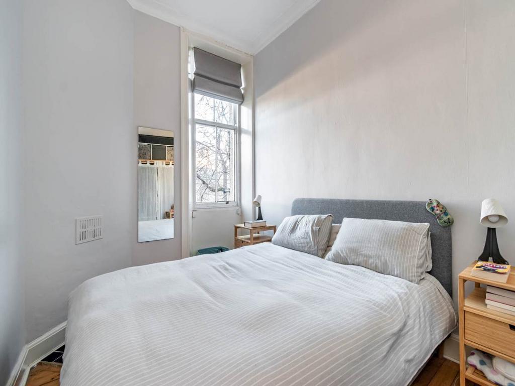 61431 8 C-3-Bath St-00