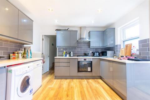 6 bedroom terraced house to rent, Brentwood Avenue, Jesmond