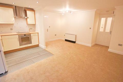 1 bedroom house to rent, Knights Court, Warwick