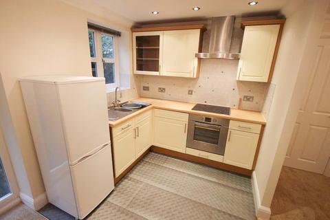 1 bedroom house to rent, Knights Court, Warwick