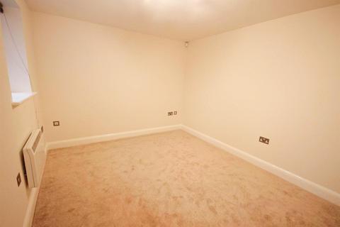 1 bedroom house to rent, Knights Court, Warwick