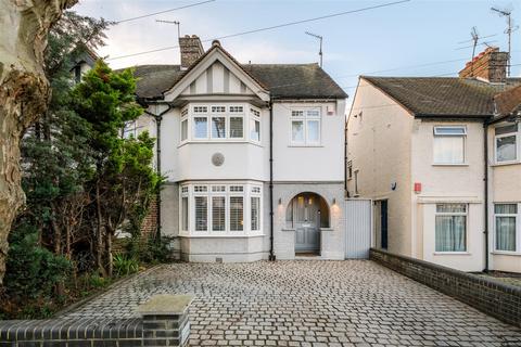 4 bedroom semi-detached house for sale, Beresford Road, North Chingford