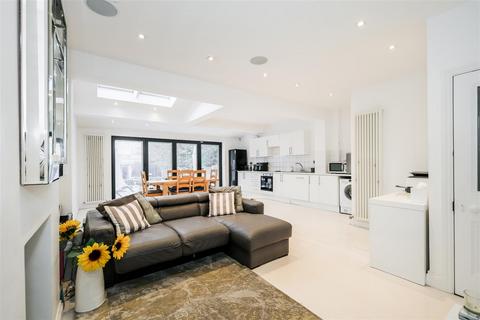 33 Beresford Road, London, E4 6EE