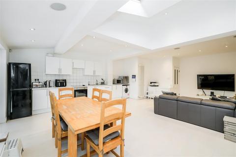 33 Beresford Road, London, E4 6EE