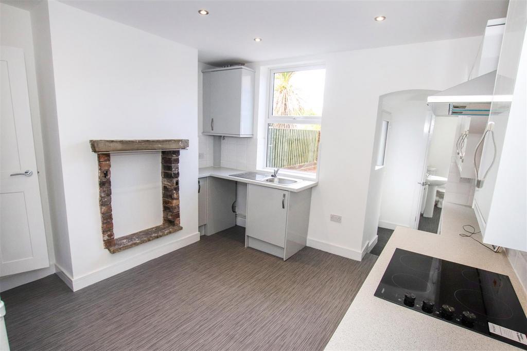 Fitted kitchen / dining room