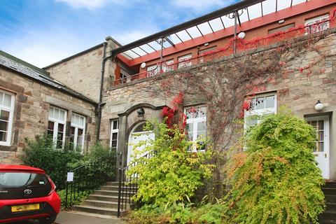 Studio to rent, St. Leonards Crag, Edinburgh EH8