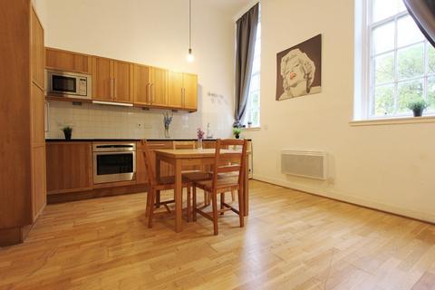 Studio to rent, St. Leonards Crag, Edinburgh EH8