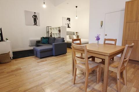 Studio to rent, St. Leonards Crag, Edinburgh EH8