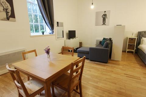 Studio to rent, St. Leonards Crag, Edinburgh EH8