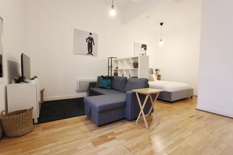 Studio to rent, St. Leonards Crag, Edinburgh EH8