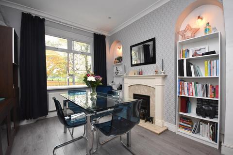 2 bedroom end of terrace house for sale, 37 Lavernock Road, Penarth, CF63 3NX