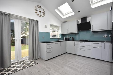 2 bedroom end of terrace house for sale, 37 Lavernock Road, Penarth, CF63 3NX