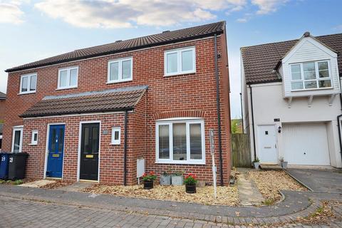 3 bedroom semi-detached house for sale, Chaffinch Chase, Gillingham