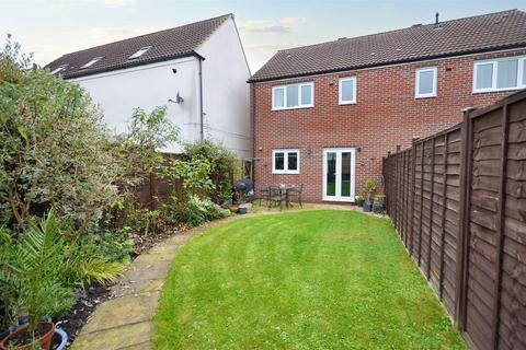 3 bedroom semi-detached house for sale, Chaffinch Chase, Gillingham