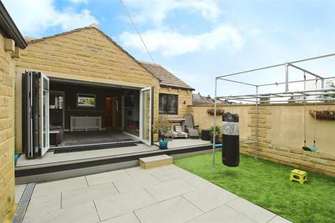 2 bedroom detached bungalow for sale, Beldon Lane, Bradford BD7