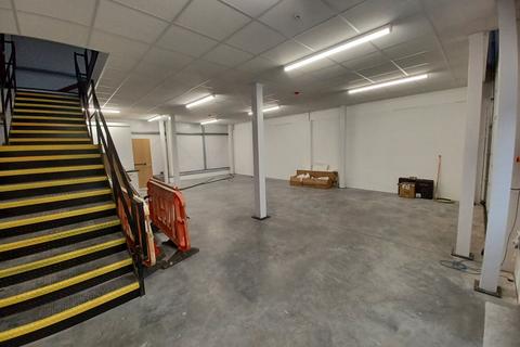 Warehouse to rent, Unit 13 Parvaneh Park, Embankment Way, Ringwood, BH24 1WL