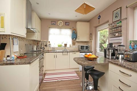 4 bedroom semi-detached house for sale, Bridge Avenue, London W7