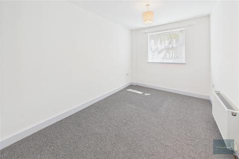 2 bedroom semi-detached house to rent, Ross Street, Plymouth PL2