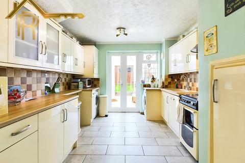 4 bedroom house for sale, Kingsbridge Road, Romford RM3