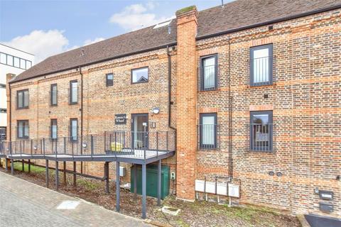 1 bedroom ground floor flat for sale, Lyons Crescent, Tonbridge, Kent