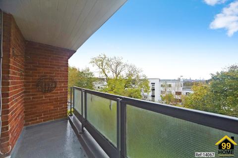 2 bedroom flat for sale, South View Court, London, SE19