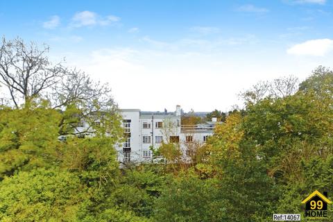 2 bedroom flat for sale, South View Court, London, SE19