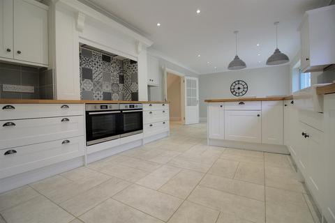 5 bedroom detached house to rent, Vicarage Meadows, Dereham, Norfolk