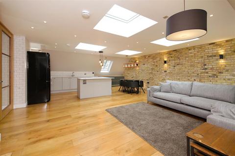 2 bedroom penthouse to rent, Hampstead Lane, Highgate, London, N6