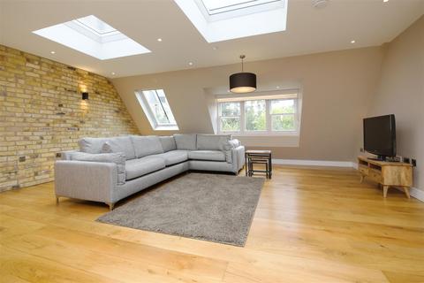 2 bedroom penthouse to rent, Hampstead Lane, Highgate, London, N6