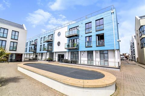 2 bedroom apartment to rent, Waterside Marina, Brightlingsea, Colchester, Essex, CO7