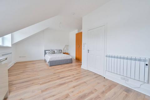 Studio to rent, GLOUCESTER DRIVE, Finsbury Park, London, N4