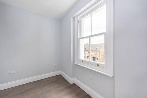 2 bedroom flat for sale, Goldhwak Road, Shepherd's Bush, London, W12