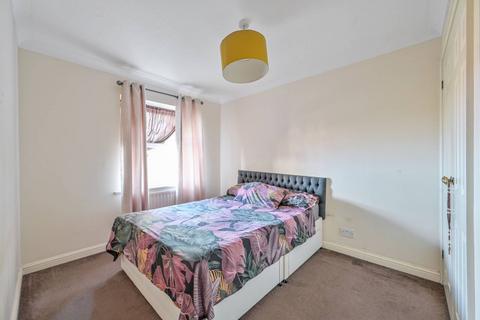 2 bedroom flat for sale, Kennet Square, Mitcham, CR4