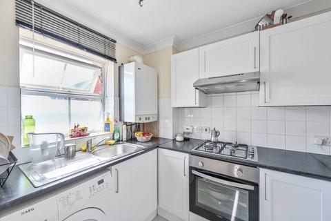 2 bedroom flat for sale, Kennet Square, Mitcham, CR4