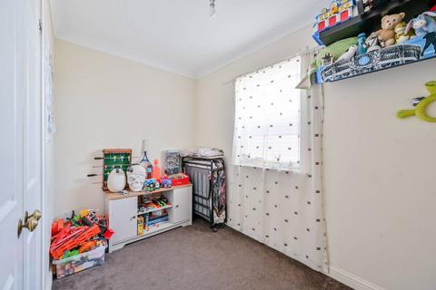 2 bedroom flat for sale, Kennet Square, Mitcham, CR4