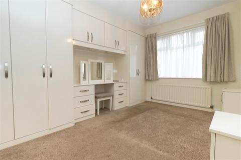 2 bedroom bungalow to rent, Fairfield Drive, Marden