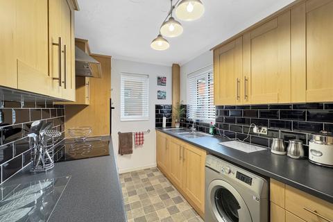 80 Adelaide Drive, Colchester, CO2 8UT