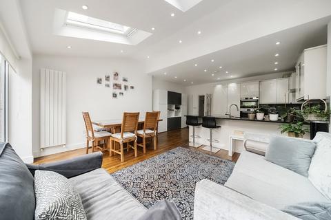 4 bedroom terraced house for sale, Loveday Road, London