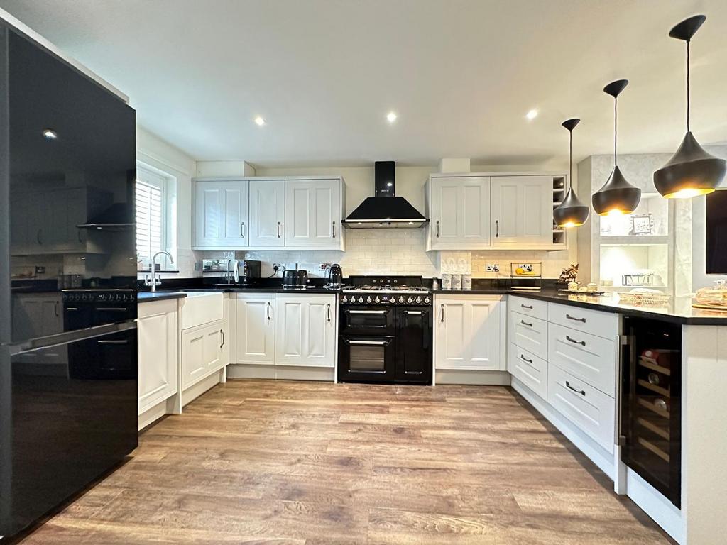 Kitchen/Breakfast Area