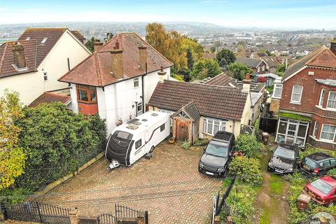 4 bedroom bungalow for sale, Windmill Street, Rochester, Kent, ME2