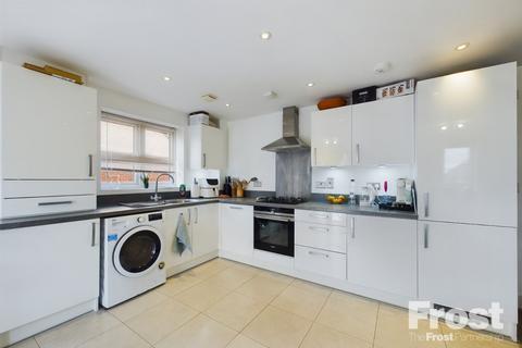 2 bedroom apartment for sale, Laburnum Way, Staines-upon-Thames, Surrey, TW19